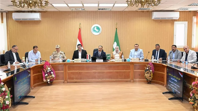 محافظ يوجه بتوفير كرسي متحرك وطرف صناعي لذوى الهمم