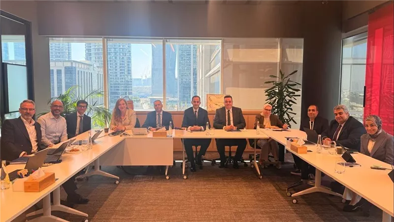نائب وزير الصحة يناقش استراتيجية الصحة الرقمية مع PWC العالمية في دبي