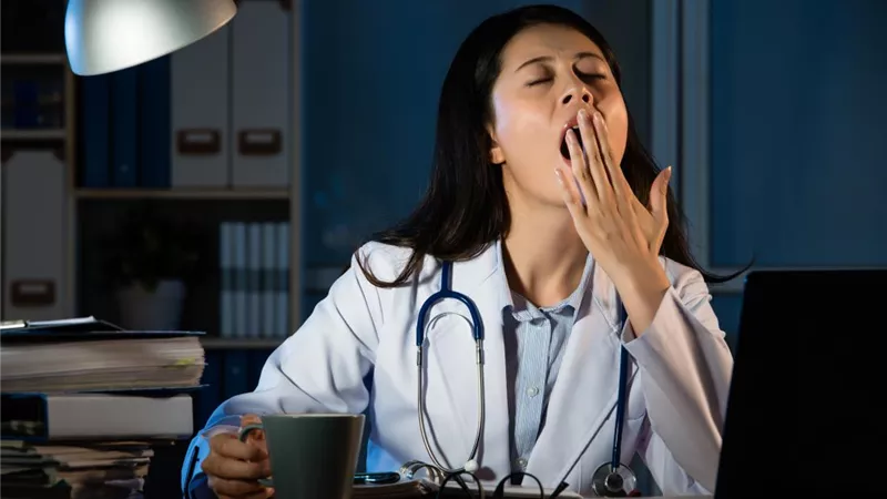 «احذروا الشيفت الليلي».. ‏اكتشاف سبب غير متوقع لمشكلات المفاصل