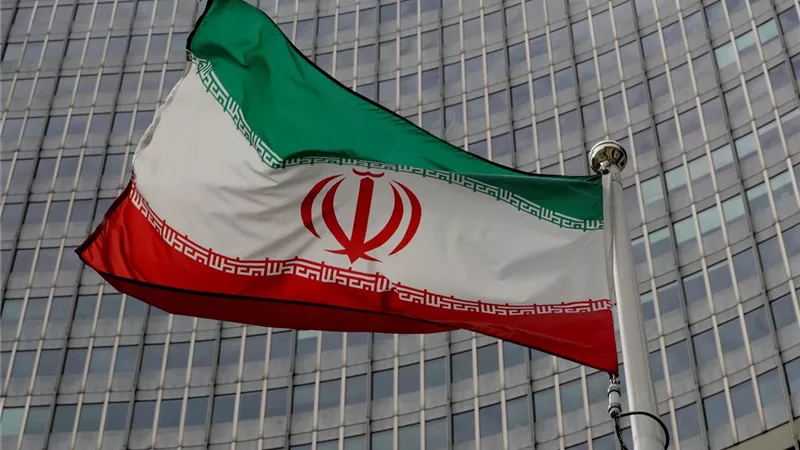 دبلوماسي إيراني: طهران لا تقف خلف حادثة مروحية الأباتشي في هرمز
