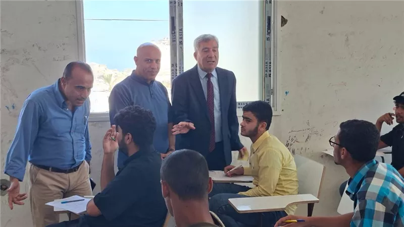 وفد من اتحاد المعلمين يزور المعاهد الأزهرية بغزة ويشيد بالتزام الطلاب