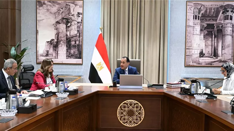 رئيس الوزراء يتابع موقف تنفيذ المشروعات الخدمية والتنموية بالوادي الجديد