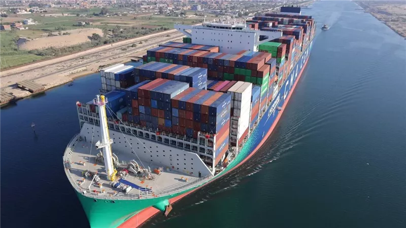 قناة السويس تستقبل سفينة CMA CGM VENDOME بحمولة 244 ألف طن لأول مرة