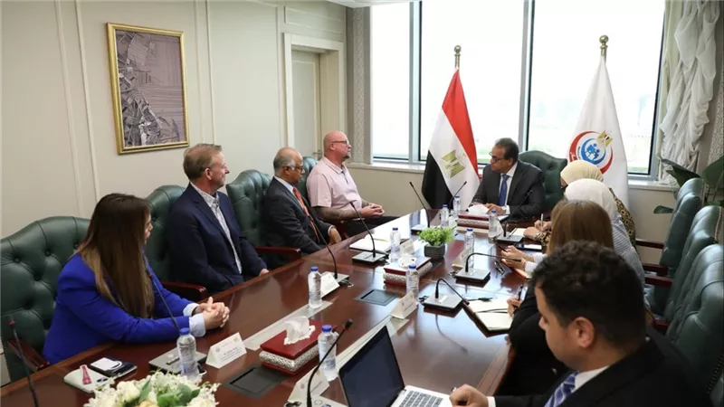 وزير الصحة يبحث مع شركة «Science Ajeer» تعزيز الاستثمار بقطاع الرعاية الصحية