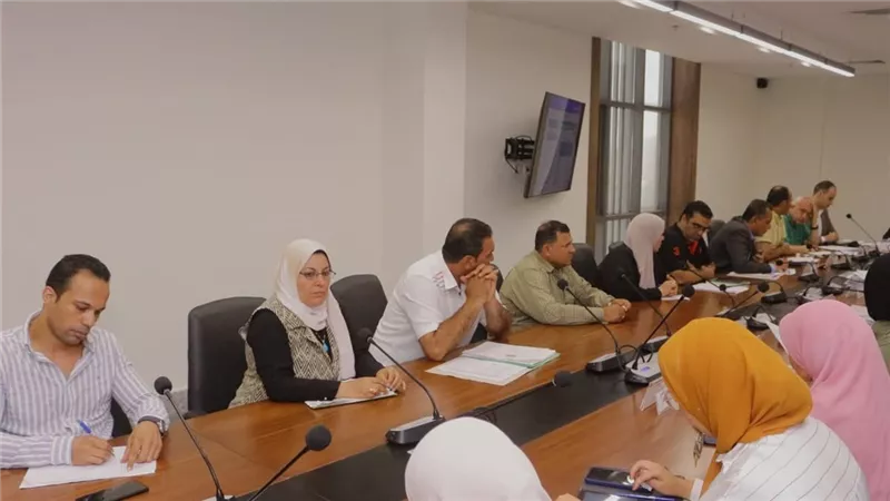 محافظ دمياط يتابع تقنين أراضي الدولة وإزالة التعديات في اجتماع موسع