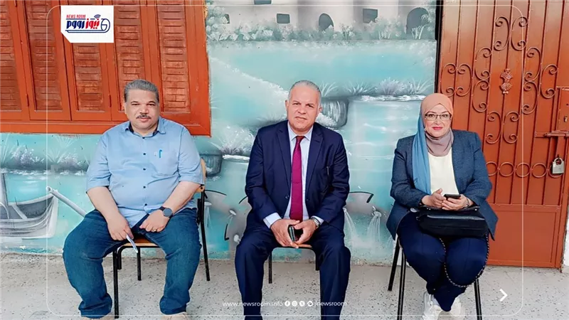  وكيل تعليم الفيوم يشرف على تسليم أسئلة امتحانات الإعدادية