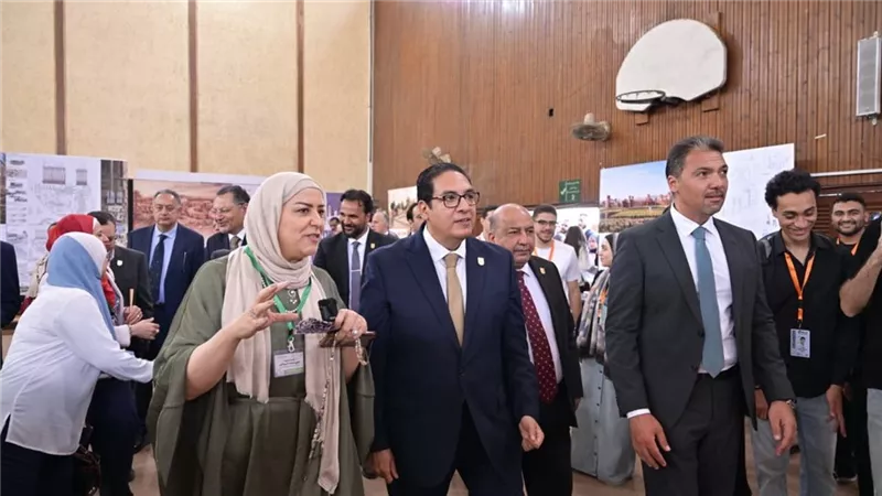 افتتاح  معرض مشروعات تخرج هندسة القاهرة بمشاركة 398 طالبا وطالبة