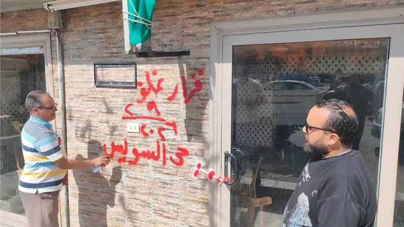 غلق وتشميع كافيه شهير في السويس بسبب الإشغالات    