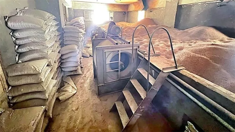 كشف مصنع أعلاف غير مرخص بالمنوفية وبداخلة 4200 خامات غير معروفة