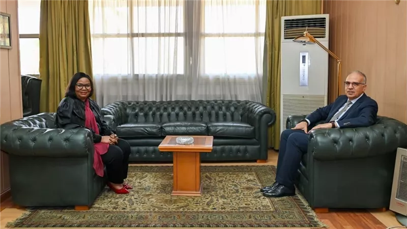 وزير الري يستقبل نظيرته الكونغولية لبحث مشروعات التعاون المشترك
