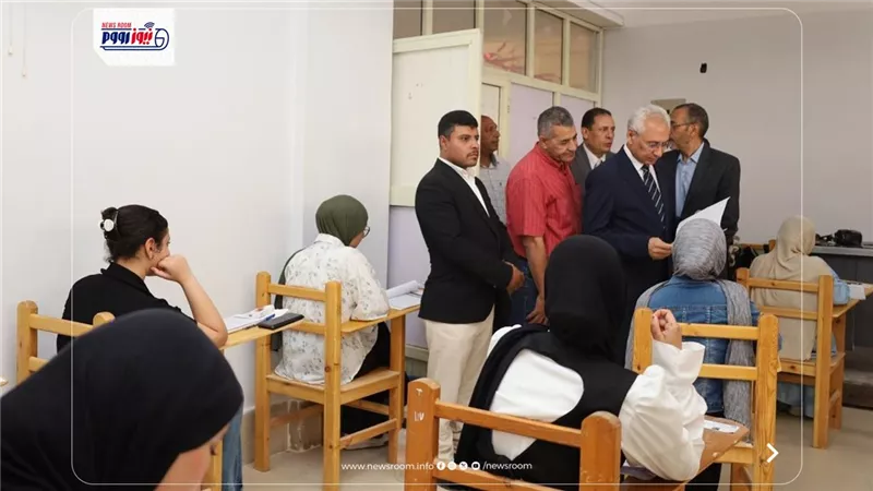 رئيس جامعة المنيا يتفقد امتحانات كلية الطب البيطري 