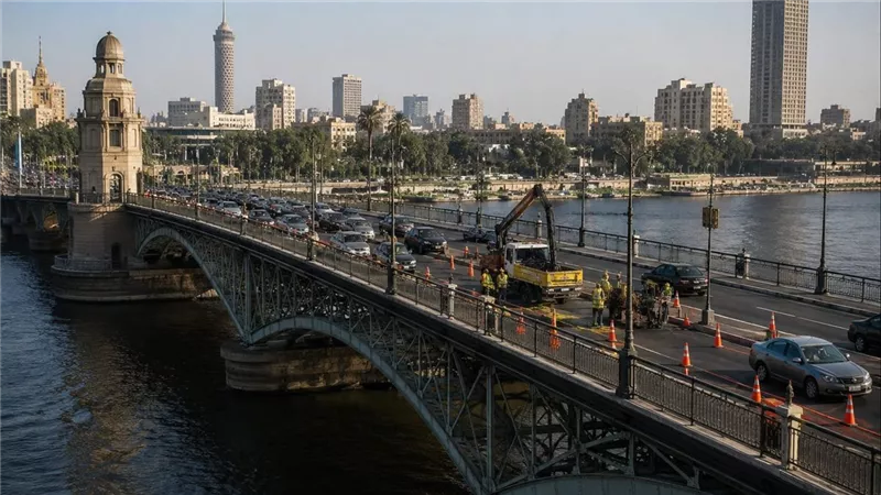غلق جزئي بكوبري قصر النيل لتنفيذ أعمال صيانة وتحويلات مرورية بالقاهرة