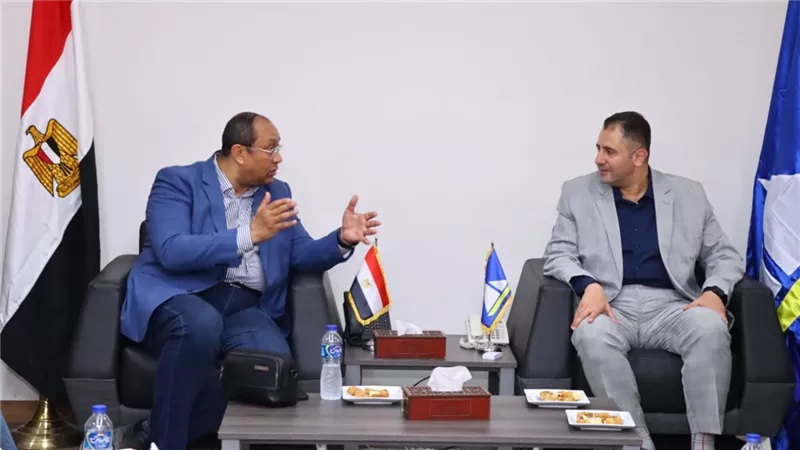 محافظ دمياط يبحث مع شركة موبكو دعم مشروعات التنمية والطاقة النظيفة