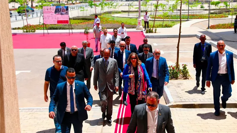رئيس إريتريا يتفقد 