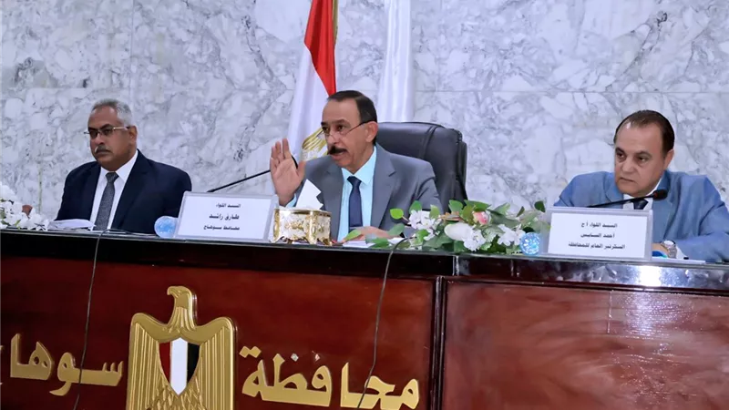 محافظ سوهاج يترأس المجلس التنفيذي ويناقش معدلات الأداء في عدد من الملفات 
