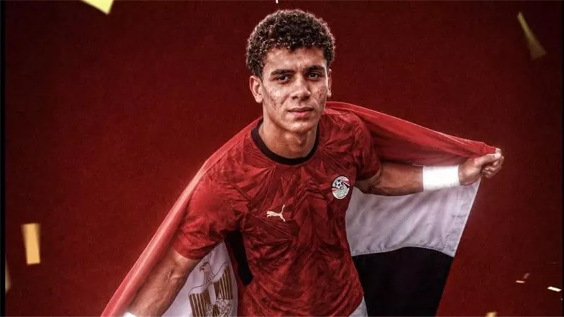 فيفا مسلطًا الضوء على حمزة عبد الكريم: موهبة مصرية خطفت أنظار برشلونة