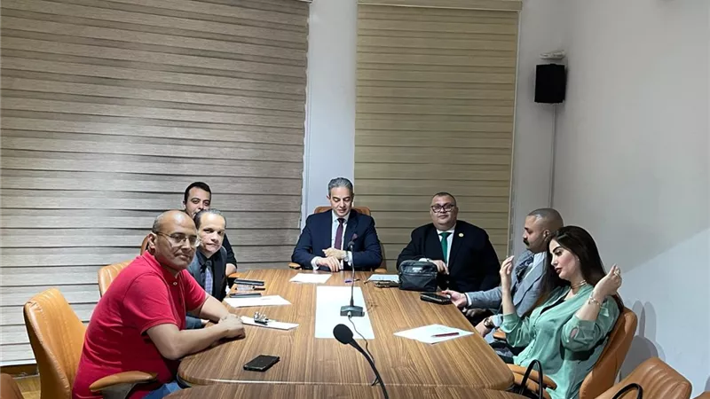 نقيب الإعلاميين والشاذلي ينهيان خلاف الإعلامية بسنت النبراوي والصحفي أيمن حسن