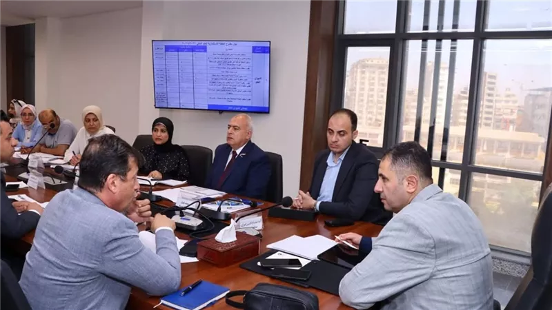 محافظ دمياط يتابع مشروعات الخطة الاستثمارية ويبحث أولويات العام المالي الجديد