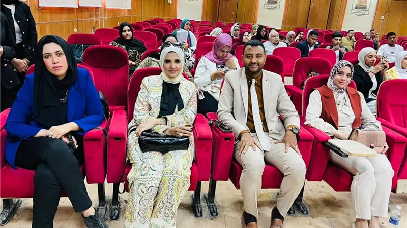 وسط إشادة واسعة.. مناقشة مشروعات تخرج طلاب العلاقات العامة بإعلام سوهاج 