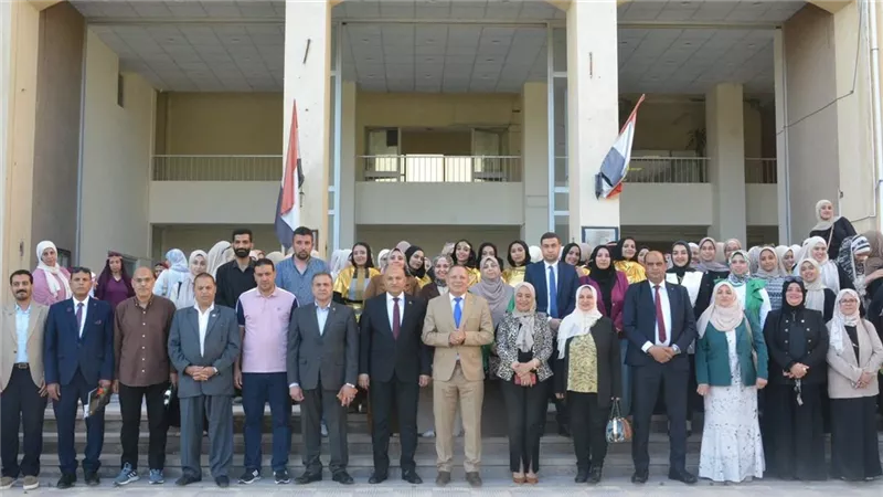 رئيس جامعة دمياط يشهد ختام الأنشطة الطلابية بكلية التربية