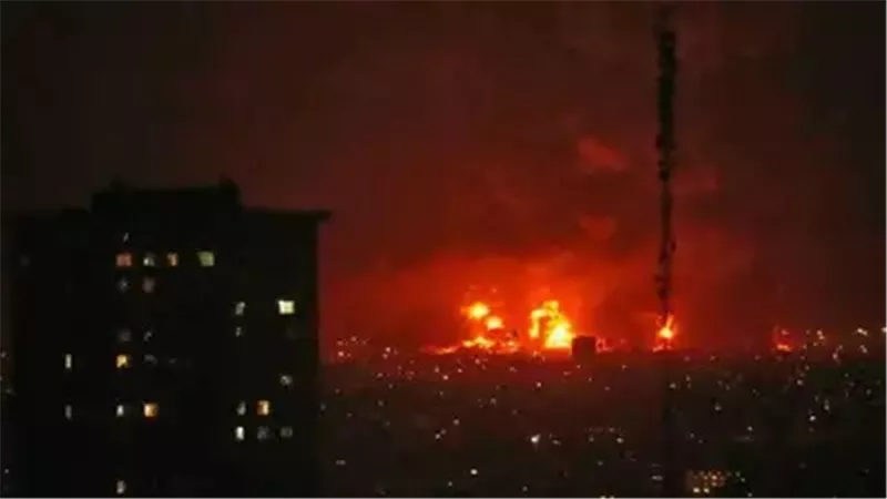 إيران.. تفعيل الدفاعات الجوية في منطقة عسلوية وانفجارات جزيرة قشم وبندر عباس