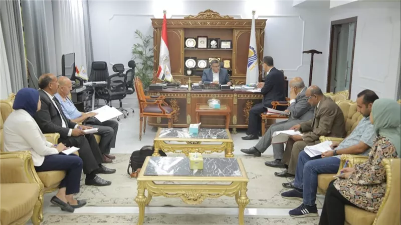 محافظ قنا يترأس مجلس إدارة المنطقة الحرة ويوافق من حيث المبدأ على مشروع صناعي 