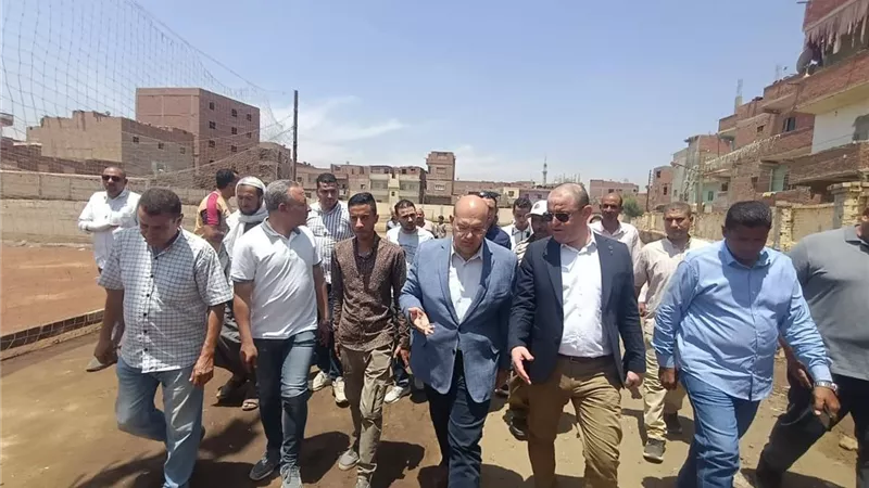 نائب محافظ الجيزة يتفقد العطف والمتانيا ويوجه بحلول عاجلة لأزمة المياه الجوفية