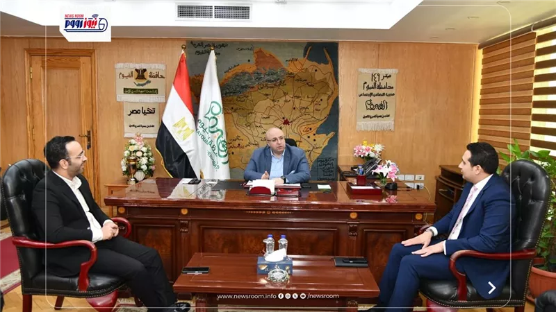 محافظ الفيوم يتابع مع وفد وزارة الاتصالات التوسع في التقنيات الرقمية والناشئة