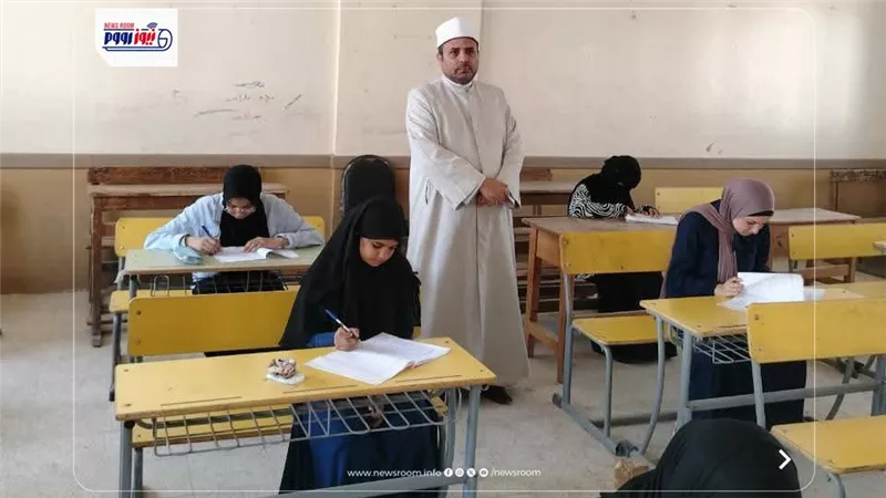 رئيس منطقة المنيا الأزهرية يتابع امتحانات الثانوية ميدانيًا