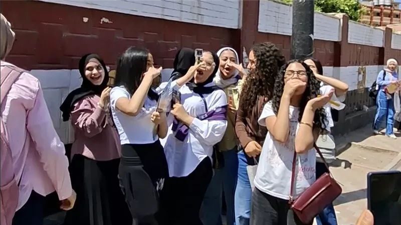 الامتحان كان سهل.. تباين آراء طلاب الإعدادية بالدقهلية عن مادة الدراسات 