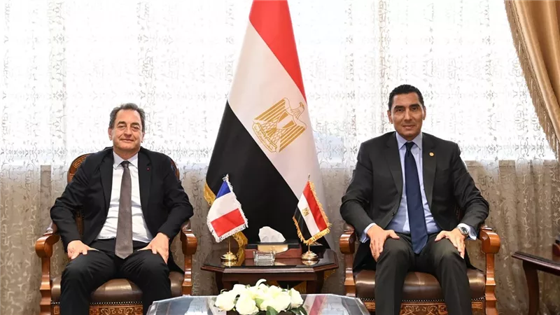 وزير الرياضة وسفير فرنسا يبحثان آفاق جديدة للشراكة في تمكين الشباب