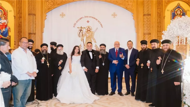 خالد الجندي يحضر حفل زفاف مخرج منفذ برنامجه في كنيسة السيدة العذراء