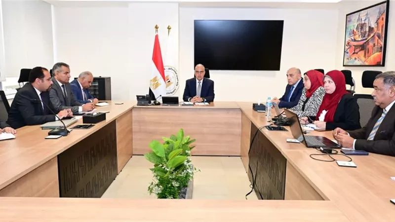 بتكلفة 1.4 مليار جنيه.. وزير الري يتابع تطهيرات الترع والمصارف استعدادًا للصيف