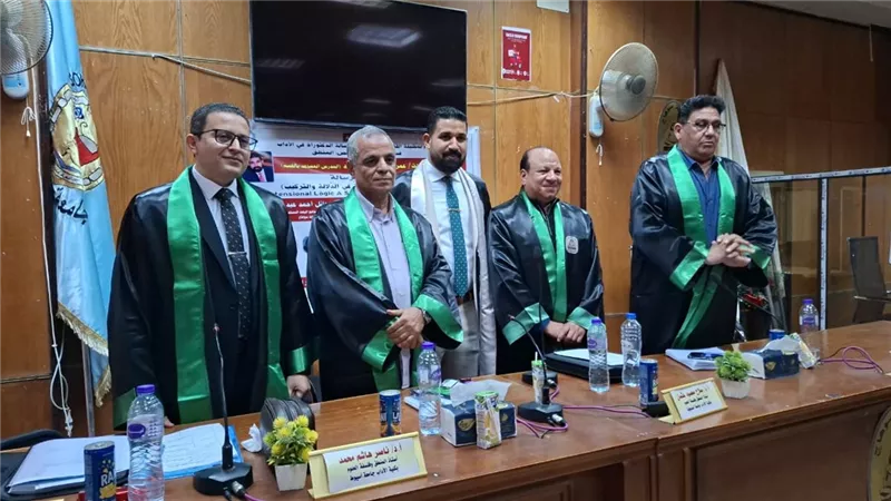 آداب سوهاج تمنح الباحث عمرو أحمد الدكتوراه مع التوصية بالطبع والتبادل