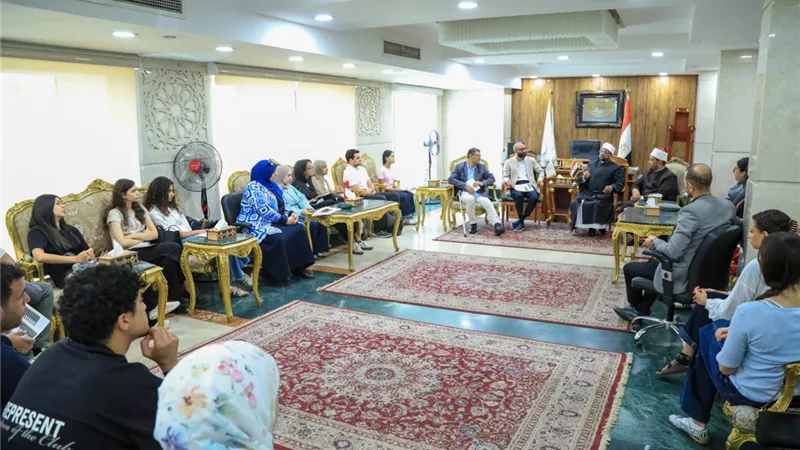 البحوث الإسلامية يستقبل وفدا من طلاب الجامعة الأمريكيّة لتعرف جهوده الدعوية