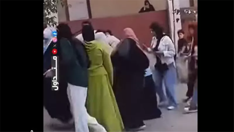 «نيوز رووم» تكشف الحقيقة.. أول تعليق من أحد الأهالي في مشاجرة مدرسة فاقوس