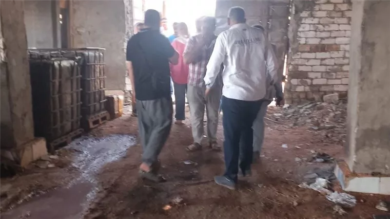ضبط 13 طن جلود وأمعاء دواجن غير صالحة للاستهلاك داخل مزرعة بالشرقية