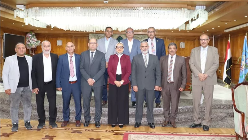 محافظ الوادي تبحث مع الطاقة الذرية انتاج بذورالأساس لأصناف القمح  