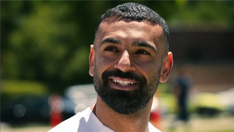 محمد صلاح يظهر برفقة أسرته خلال عطلته الصيفية | صور 