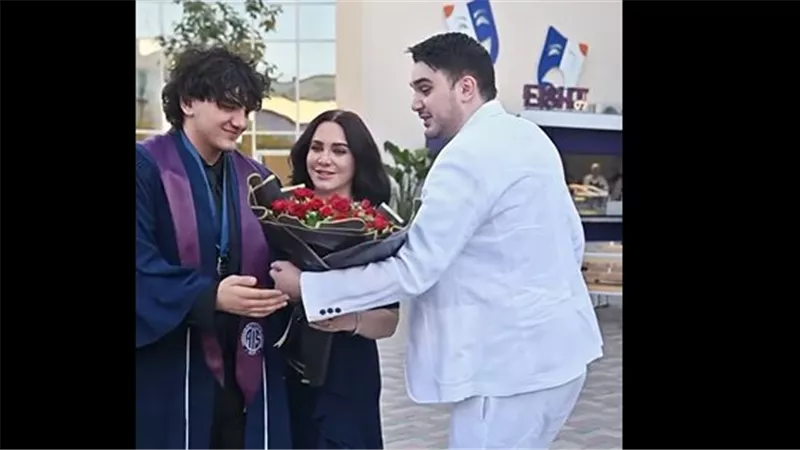 سلاف فوارخرجي تنشر فيديو جديد من حفل تخرج نجلها: الفرح بدياركم وديارنا