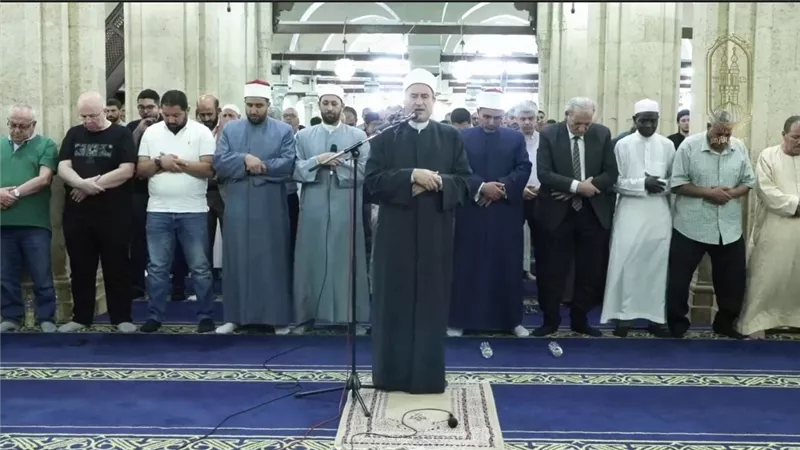 متى يدرك المسلم فضل الجمعة إذا تأخر عن الخطبة؟.. الإفتاء تجيب