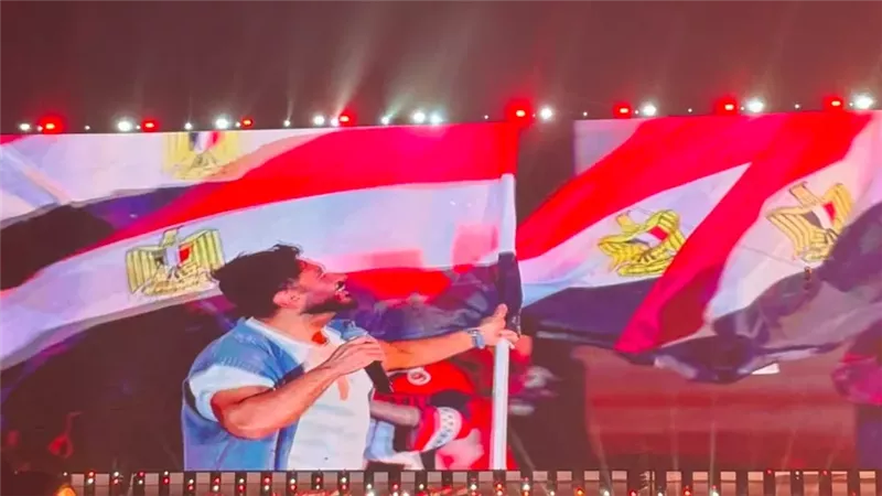 تامر حسني يرفع علم مصر في حفل العاصمة الجديدة على هامش كاس العالم