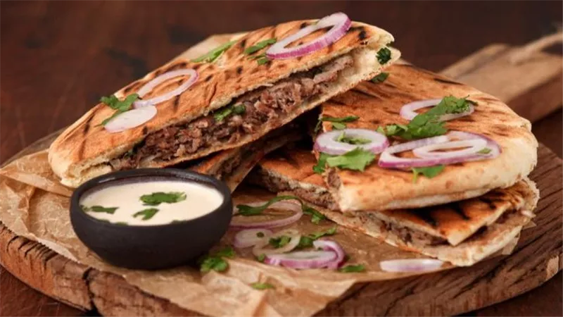 طريقة عمل الحواوشي.. خطوات سهلة وسريعة لتحضيره مثل المحلات