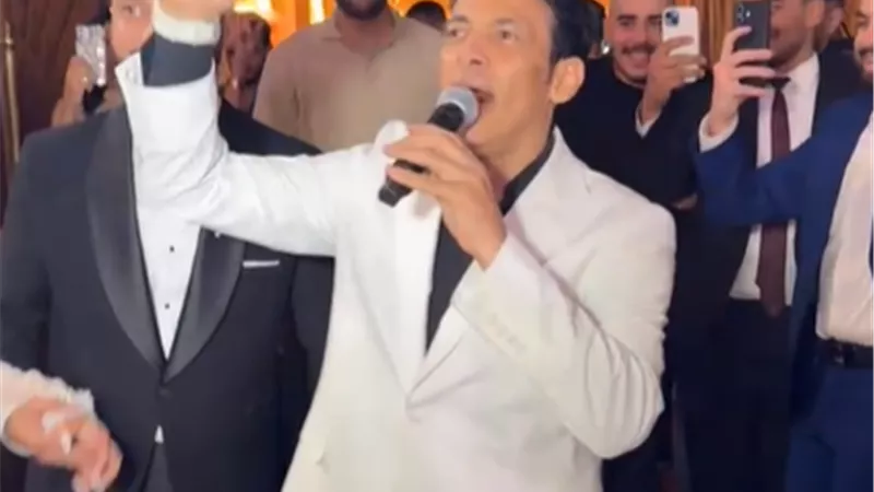 بالرغم من أزماته مع الراقصة شمس.. سعد الصغير يحيي حفل زفاف |فيديو