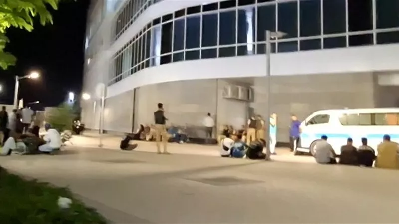 مشاهد مؤثرة في مجمع السويس الطبي.. أسر ضحايا حادث الشلوفة تتعرف على الجثامين 