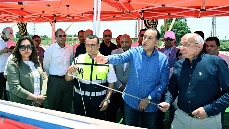 رئيس الوزراء يتفقد مواقع العمل بمشروع رفع كفاءة وتطوير الطريق الدولي الساحلي