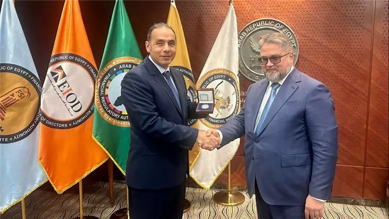 الرقابة المالية ونائب محافظ البنك المركزي الروسي يبحثان التعاون بقطاع التأمين