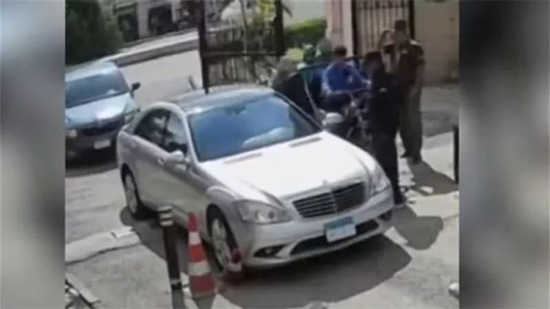 التحقيق مع أطراف مشاجرة ملاك كمبوند شهير بالتجمع الخامس بسبب بوابة جديدة
