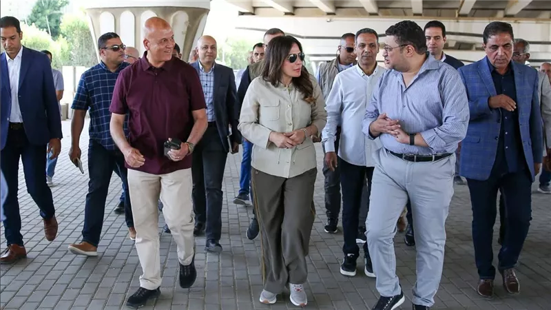 وزيرة الإسكان تتفقد ربط خطوط الصرف الصحي بالقاهرة الجديدة بطاقة 330 ألف متر