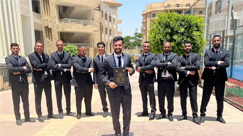 طلاب هندسة يبتكرون نظامًا ذكيًا لإنتاج الكهرباء من الشمس والرياح والمياه